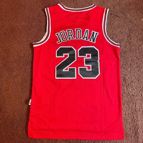 Michael Jordan Chicago Bulls (Home) Jersey (23) - Picture 4 of 7